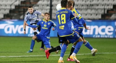 Νίκησε και με 10 ο ΠΑΟΚ