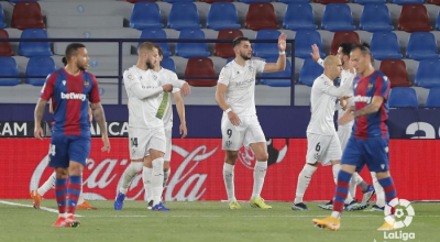 Διπλό παραμονής για την Ουέσκα