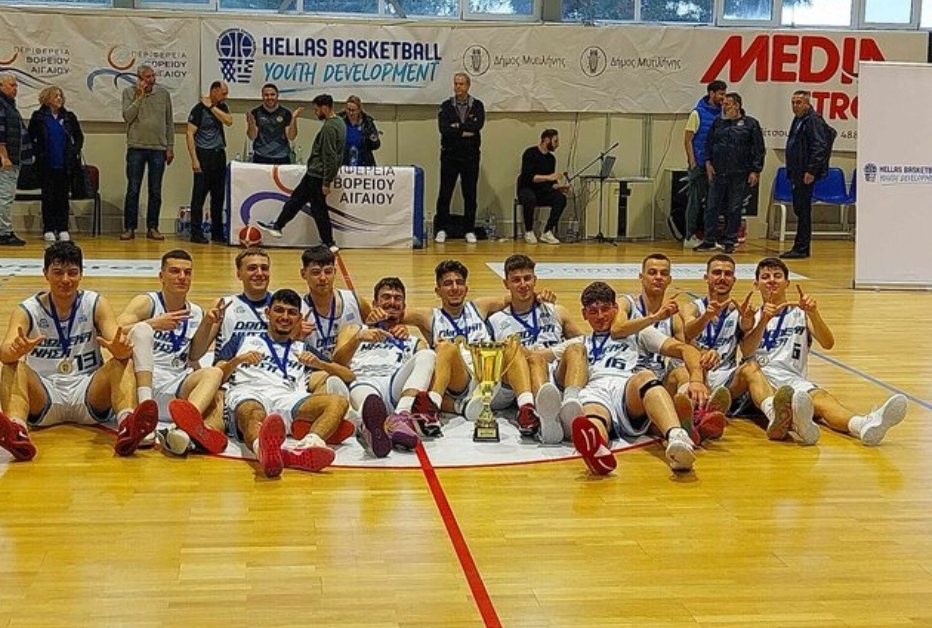 Στην κορυφή και η μικτή μας U18