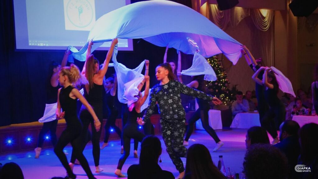 Τα παιδιά της Ηπιόνης «φώτισαν» τη Νέα Φαντασία με ένα φαντασμαγορικό show (Pics & Video)